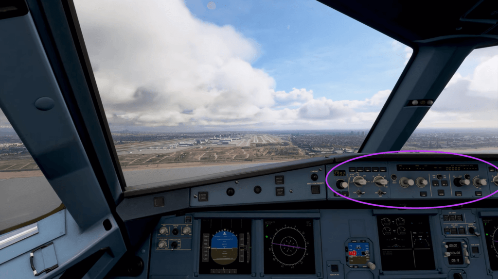 Klassisches Autopilot Control Panel in einem modernen Airliner - Flight Simulator 2020